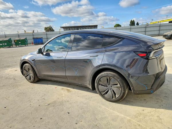 2026 TESLA MODEL Y