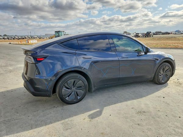 2026 TESLA MODEL Y