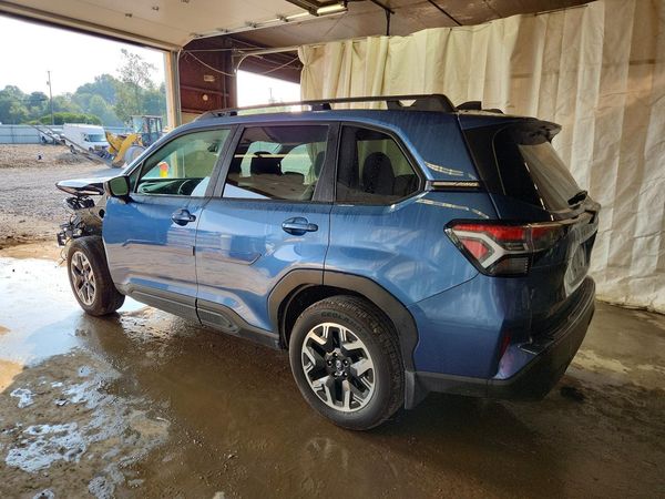 2025 SUBARU FORESTER Premium