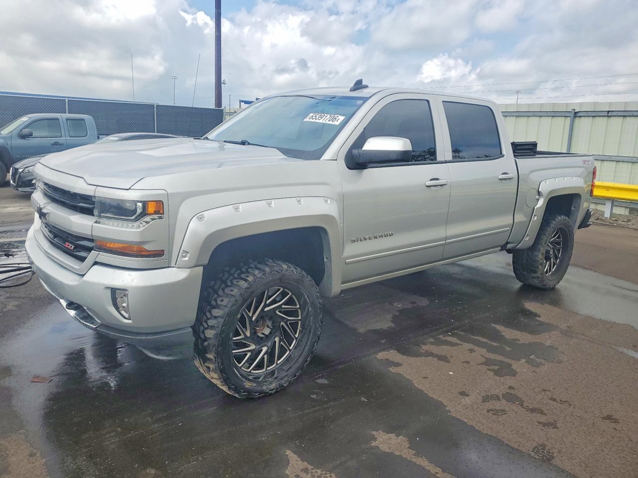 2017 CHEVROLET SILVERADO LT