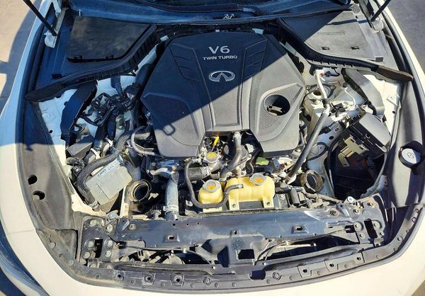 2020 INFINITI Q60 — Engine bay