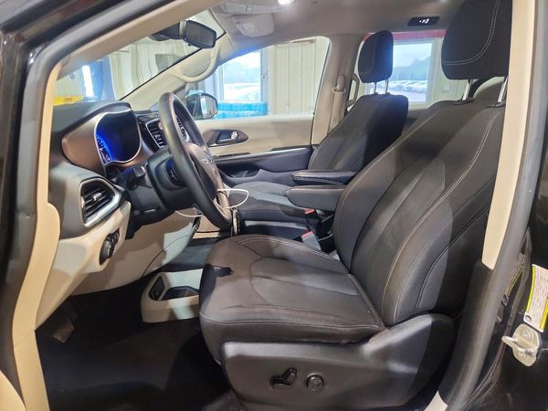 2023 CHRYSLER VOYAGER LX