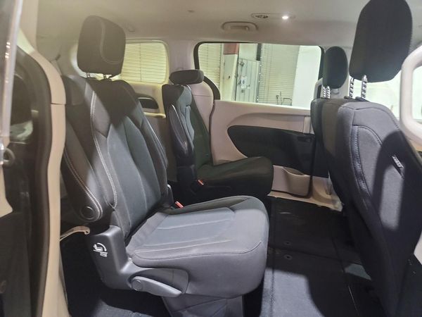 2023 CHRYSLER VOYAGER LX