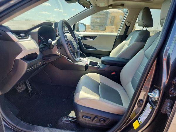2020 TOYOTA RAV4 XLE Premium