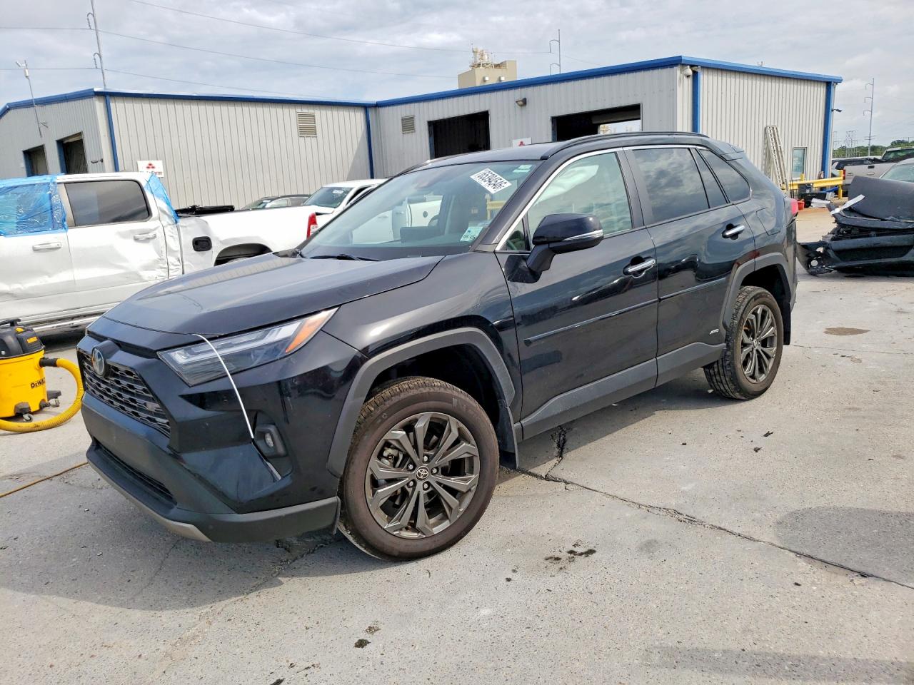 2023 TOYOTA RAV4 Limited — Front 3/4