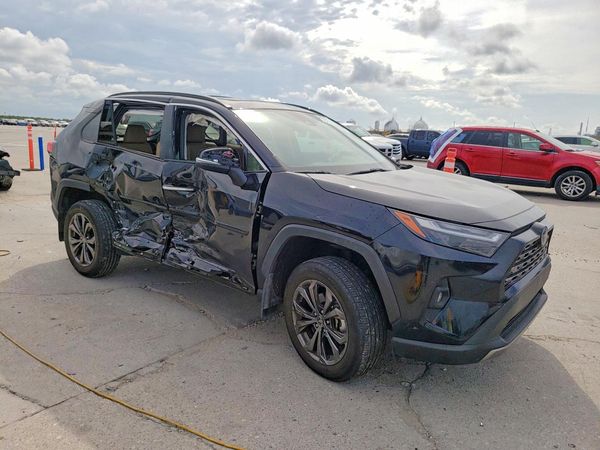 2023 TOYOTA RAV4 Limited — Passenger 3/4