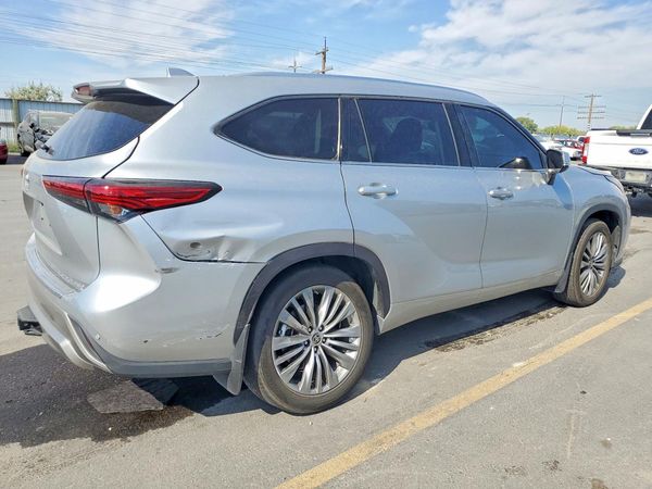 2022 TOYOTA HIGHLANDER Platinum