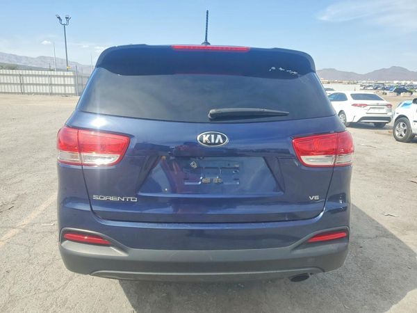 2016 KIA SORENTO L / LX