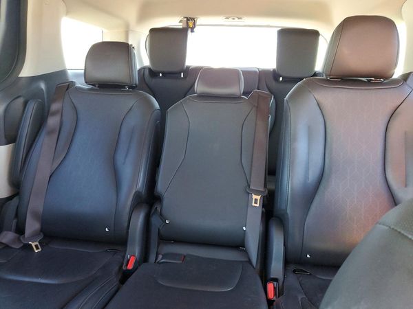 2024 KIA CARNIVAL LX, LX Seat Package