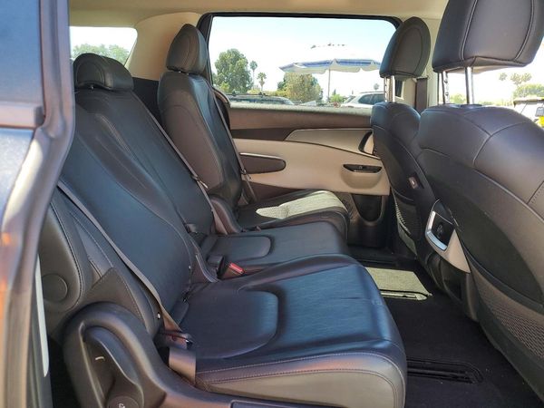 2024 KIA CARNIVAL LX, LX Seat Package
