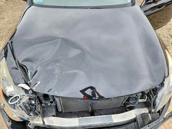 2013 INFINITI G37 — Engine bay
