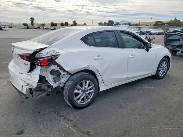 2015 MAZDA 3 Touring/GS
