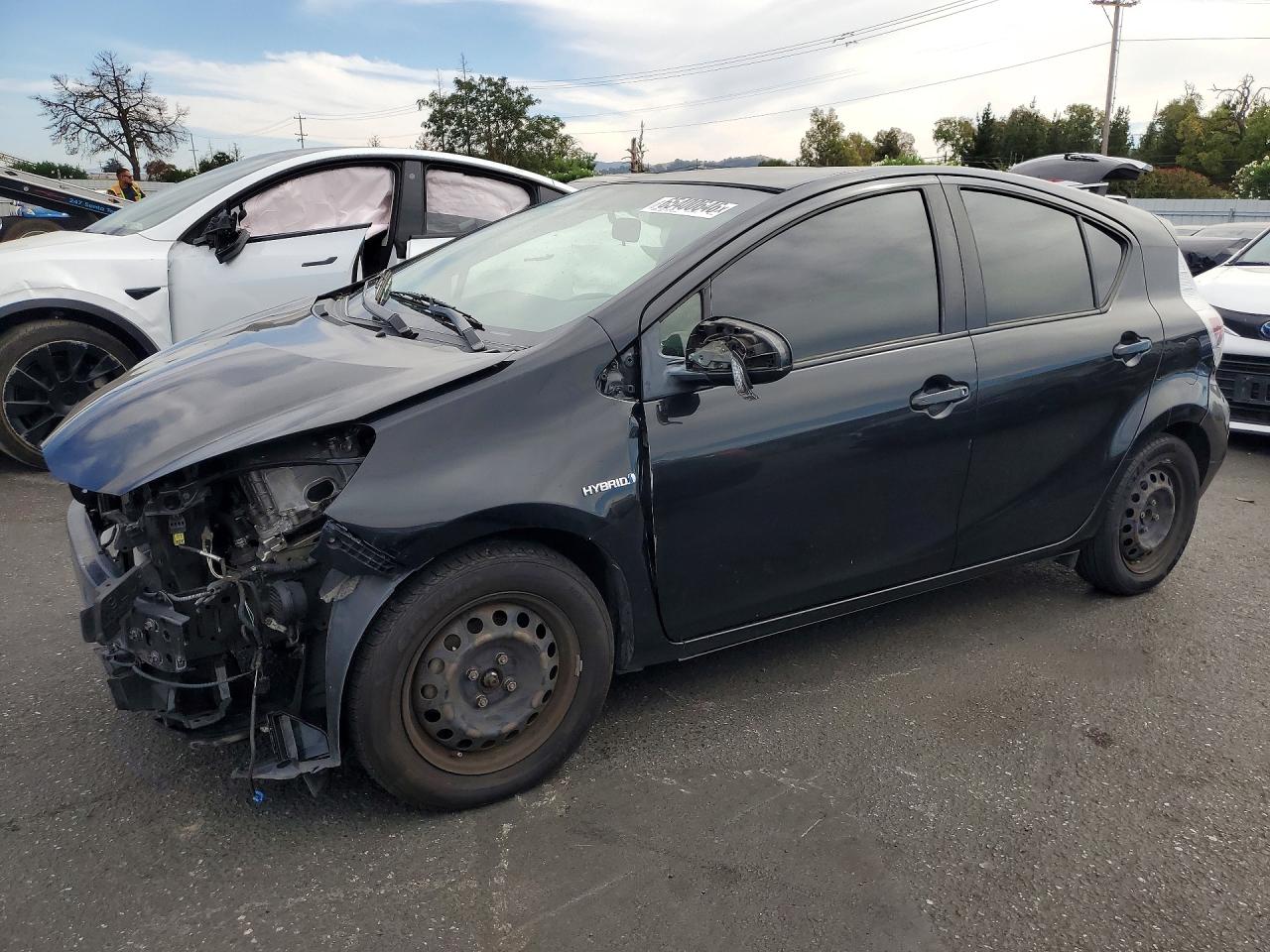 2013 TOYOTA PRIUS — Front 3/4