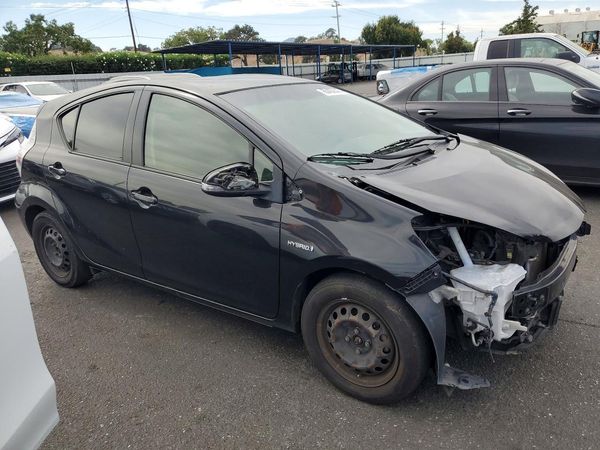 2013 TOYOTA PRIUS — Passenger 3/4
