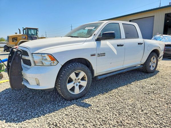 2015 RAM 1500 ST CREW CAB 4X4