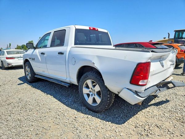 2015 RAM 1500 ST CREW CAB 4X4