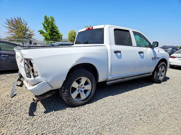2015 RAM 1500 ST CREW CAB 4X4
