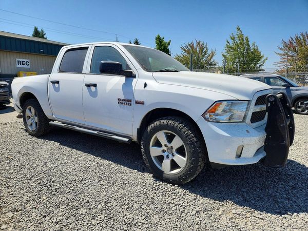 2015 RAM 1500 ST CREW CAB 4X4