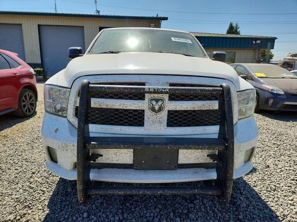2015 RAM 1500 ST CREW CAB 4X4