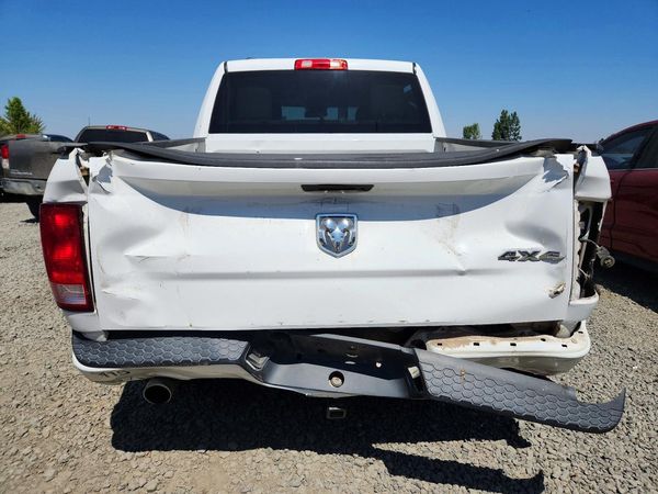 2015 RAM 1500 ST CREW CAB 4X4