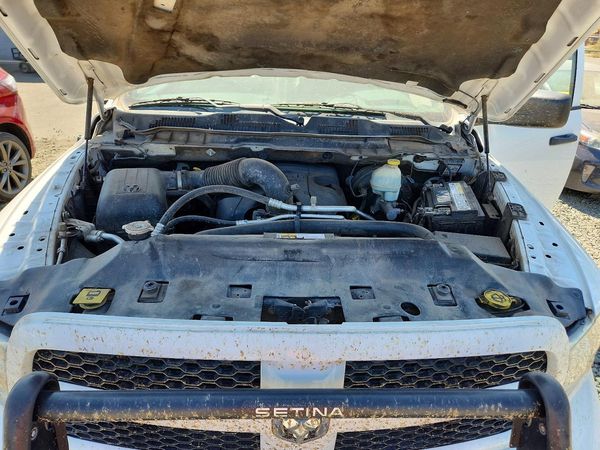 2015 RAM 1500 ST CREW CAB 4X4