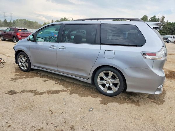 2013 TOYOTA SIENNA