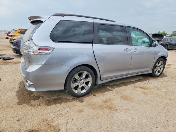 2013 TOYOTA SIENNA