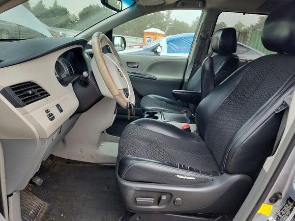 2013 TOYOTA SIENNA
