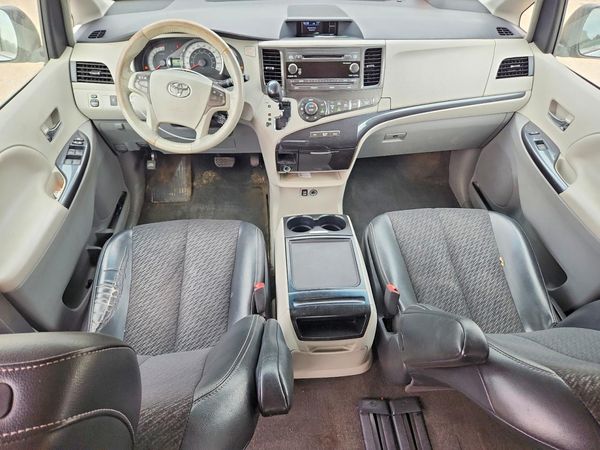 2013 TOYOTA SIENNA