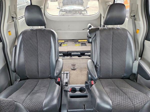 2013 TOYOTA SIENNA