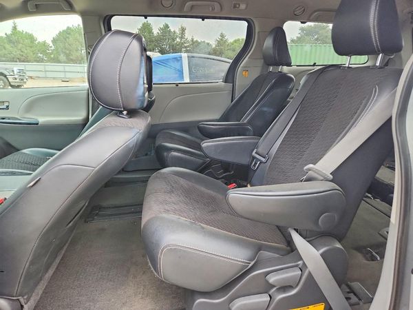 2013 TOYOTA SIENNA