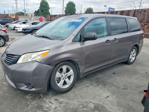 2014 TOYOTA SIENNA