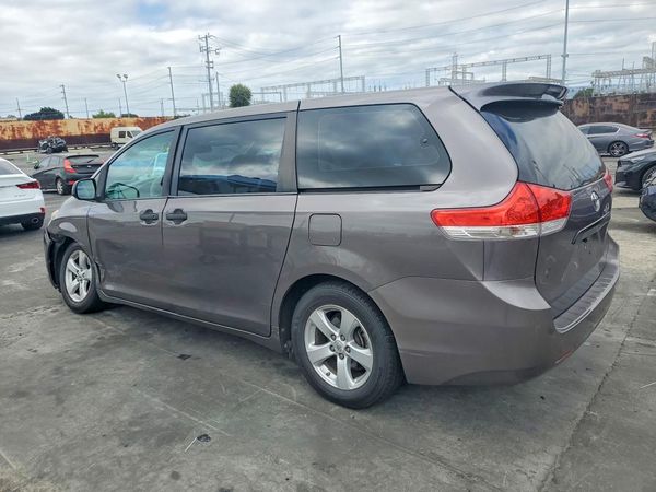 2014 TOYOTA SIENNA