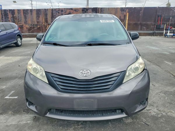 2014 TOYOTA SIENNA