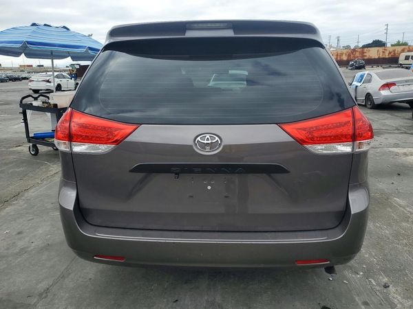 2014 TOYOTA SIENNA