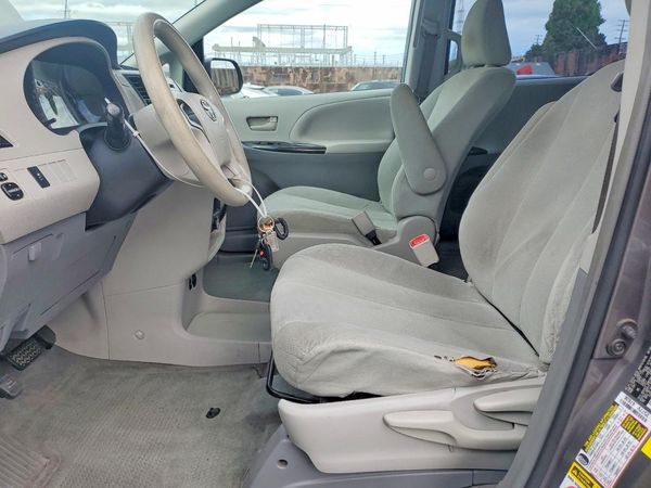 2014 TOYOTA SIENNA
