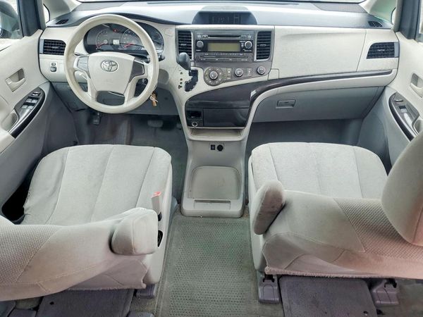 2014 TOYOTA SIENNA
