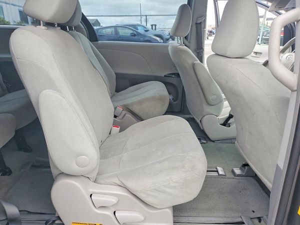 2014 TOYOTA SIENNA