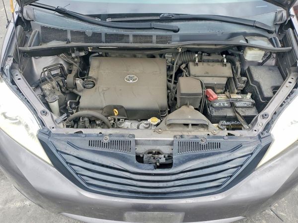 2014 TOYOTA SIENNA
