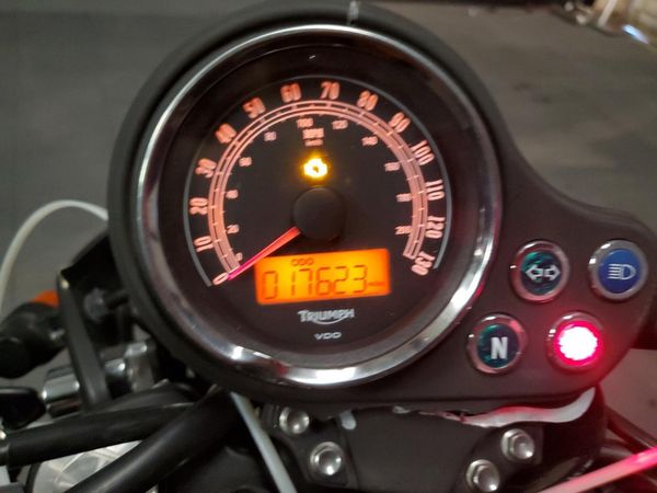 2013 TRIUMPH MOTORCYCLE BONNEVILLE