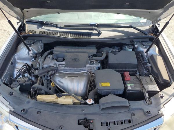 2012 TOYOTA CAMRY — Engine bay