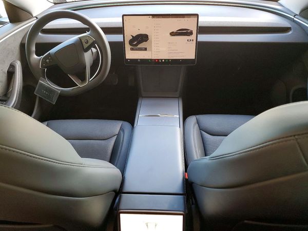 2025 TESLA MODEL 3