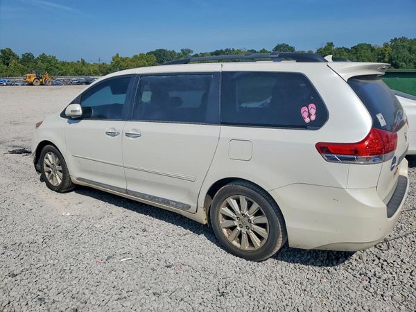 2013 TOYOTA SIENNA