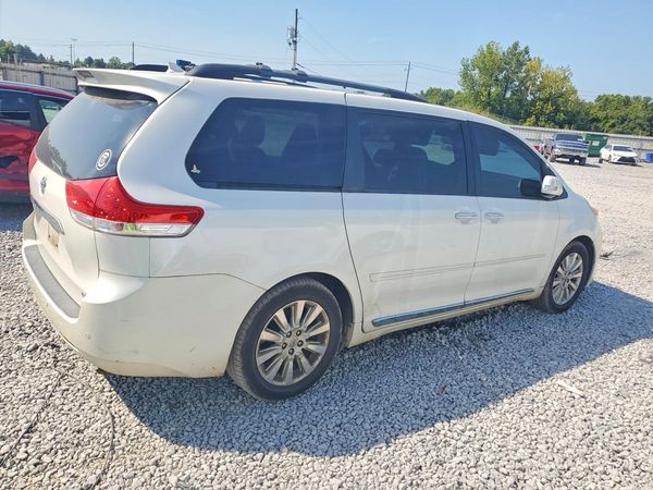 2013 TOYOTA SIENNA