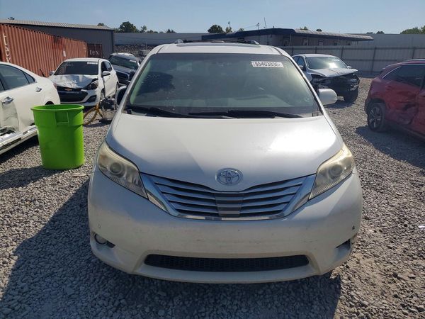 2013 TOYOTA SIENNA