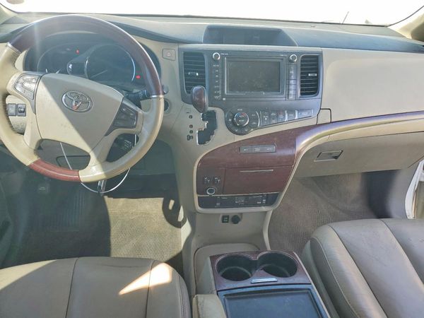 2013 TOYOTA SIENNA