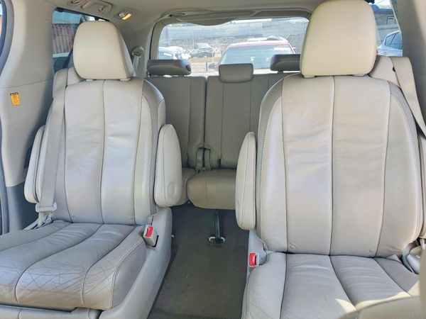 2013 TOYOTA SIENNA