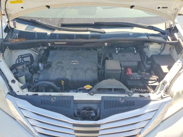 2013 TOYOTA SIENNA