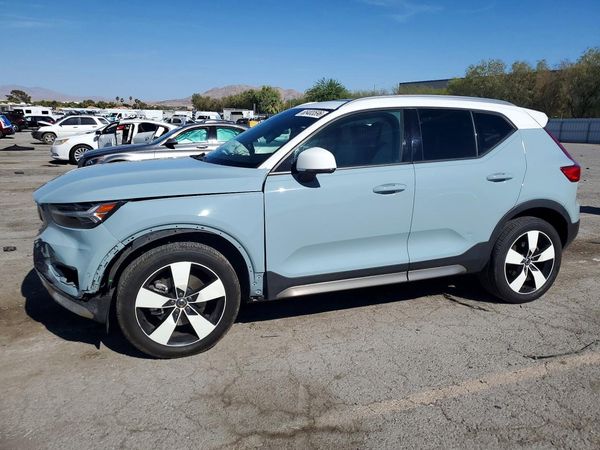 2019 VOLVO XC40
