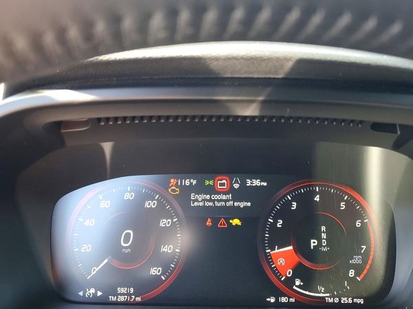 2019 VOLVO XC40 Momentum